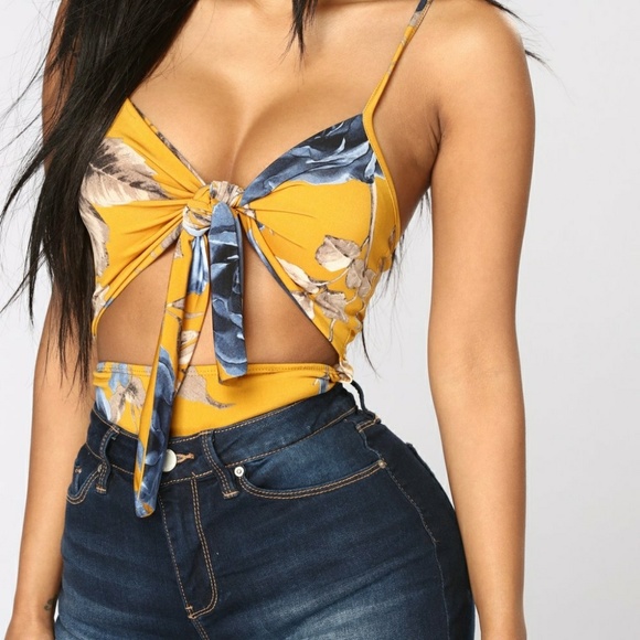 Fashion Nova Tops - NWT Fashion Nova floral body suit